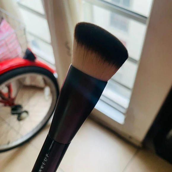 Nyx Professional Makeup, Won't Stop Foundation Brush, Creates Smooth Finish - Picture 7 of 8